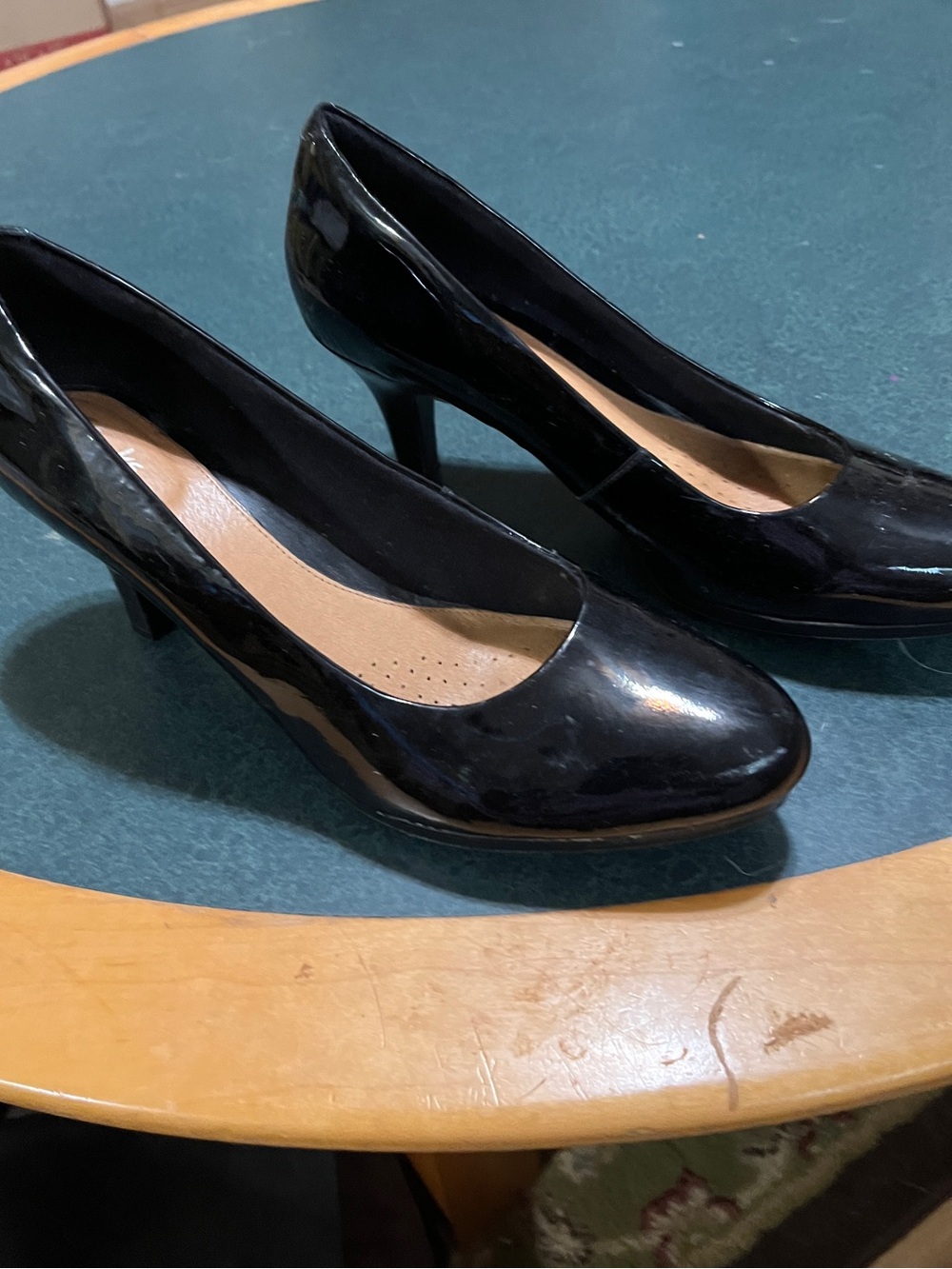 Clarks artisan Classic Black Patent Mid-Heel Pumps - Women's Dress Shoes 10